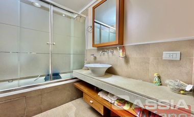 DEPARTAMENTO IMPECABLE ESTADO 4 AMBIENTES, COCHERA DOBLE, BALCON Y AMENITIES