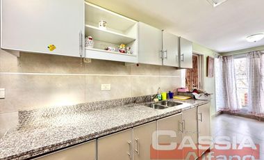 DEPARTAMENTO IMPECABLE ESTADO 4 AMBIENTES, COCHERA DOBLE, BALCON Y AMENITIES