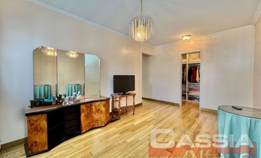 DEPARTAMENTO IMPECABLE ESTADO 4 AMBIENTES, COCHERA DOBLE, BALCON Y AMENITIES