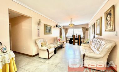 DEPARTAMENTO IMPECABLE ESTADO 4 AMBIENTES, COCHERA DOBLE, BALCON Y AMENITIES