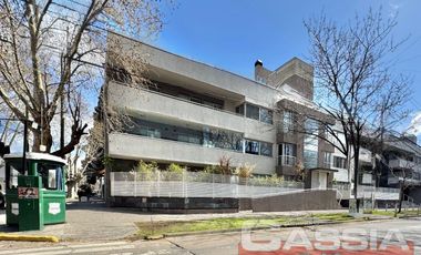 DEPARTAMENTO IMPECABLE ESTADO 4 AMBIENTES, COCHERA DOBLE, BALCON Y AMENITIES