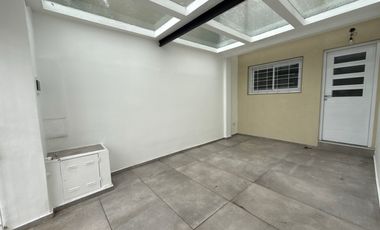 Casa en dos plantas con terraza