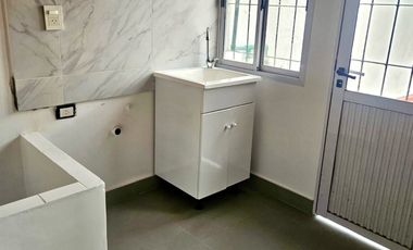 Casa en dos plantas con terraza