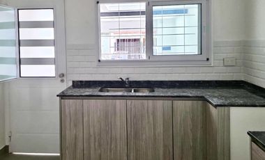 Casa en dos plantas con terraza