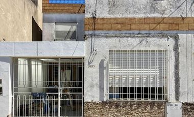 Casa en dos plantas con terraza