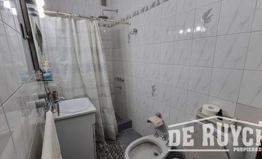 Block comercial en Cruce Varela