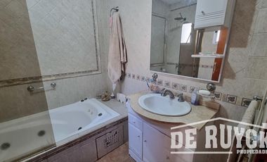 Block comercial en Cruce Varela