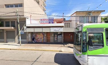Block comercial en Cruce Varela