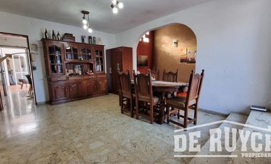 Block comercial en Cruce Varela