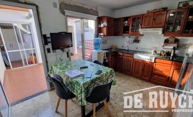 Block comercial en Cruce Varela