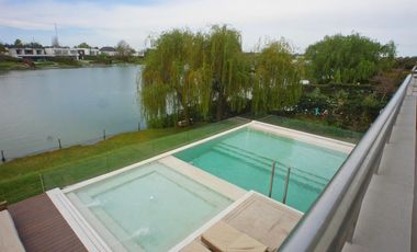 Casa en Venta Barrio Privado Santa Barbara a la Laguna