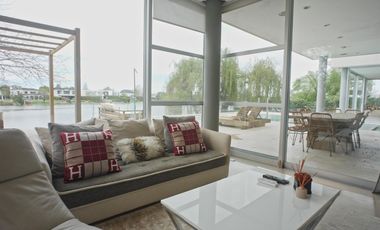 Casa en Venta Barrio Privado Santa Barbara a la Laguna
