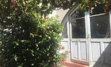 CASA EN UBICACIÓN PRIVILEGIADA, GRAN TERRENO, ÑUÑOA