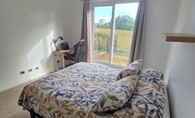 MONOAMBIENTE AMOBLADO CON PATIO VISTA HUMEDAL