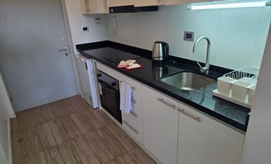 MONOAMBIENTE AMOBLADO CON PATIO VISTA HUMEDAL