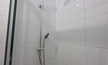 MONOAMBIENTE AMOBLADO CON PATIO VISTA HUMEDAL