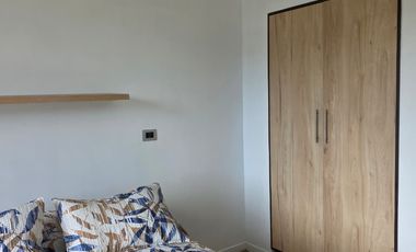 MONOAMBIENTE AMOBLADO CON PATIO VISTA HUMEDAL