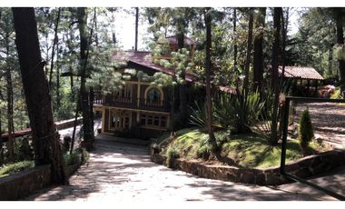 Hermosa cabaña rustica ubicada en el bosque