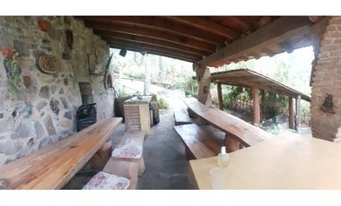 Hermosa cabaña rustica ubicada en el bosque