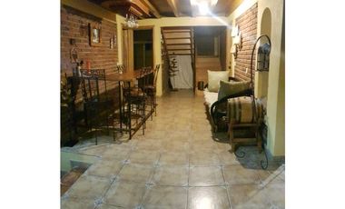 Hermosa cabaña rustica ubicada en el bosque