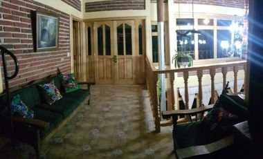 Hermosa cabaña rustica ubicada en el bosque