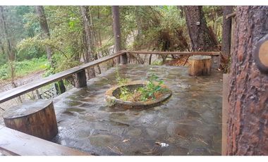 Hermosa cabaña rustica ubicada en el bosque