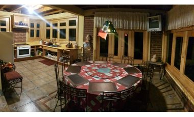 Hermosa cabaña rustica ubicada en el bosque