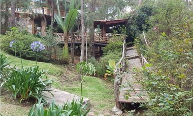 Hermosa cabaña rustica ubicada en el bosque
