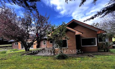 Arriendo acogedora casa en parcelación «Santa Rosa», entrada norte Puerto Varas