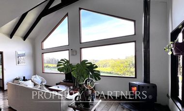 Arriendo acogedora casa en parcelación «Santa Rosa», entrada norte Puerto Varas