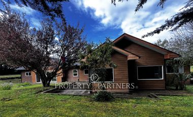 Arriendo acogedora casa en parcelación «Santa Rosa», entrada norte Puerto Varas