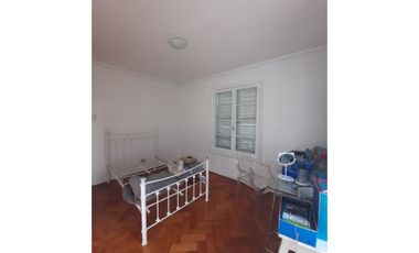 Grace Kelm Arrienda Amplia casa de 6 dorm 4 baños 308m2 estacionamiento, en Providencia.