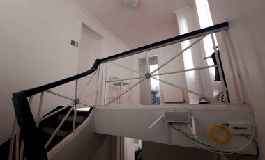 Grace Kelm Arrienda Amplia casa de 6 dorm 4 baños 308m2 estacionamiento, en Providencia.