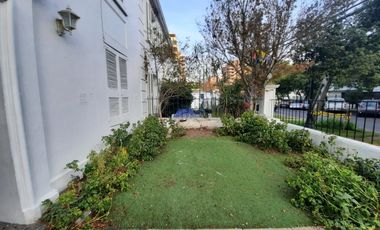 Grace Kelm Arrienda Amplia casa de 6 dorm 4 baños 308m2 estacionamiento, en Providencia.