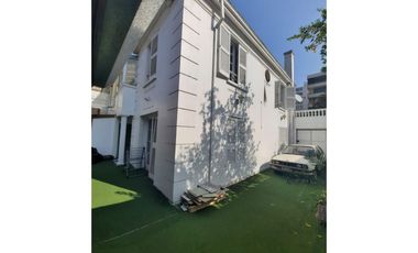 Grace Kelm Arrienda Amplia casa de 6 dorm 4 baños 308m2 estacionamiento, en Providencia.