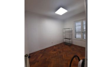 Grace Kelm Arrienda Amplia casa de 6 dorm 4 baños 308m2 estacionamiento, en Providencia.