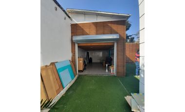 Grace Kelm Arrienda Amplia casa de 6 dorm 4 baños 308m2 estacionamiento, en Providencia.