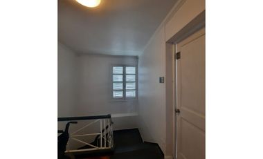 Grace Kelm Arrienda Amplia casa de 6 dorm 4 baños 308m2 estacionamiento, en Providencia.