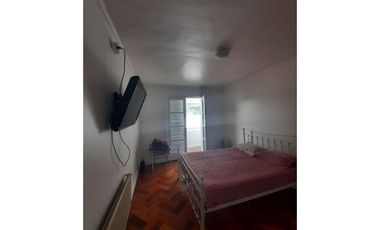 Grace Kelm Arrienda Amplia casa de 6 dorm 4 baños 308m2 estacionamiento, en Providencia.