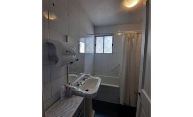 Grace Kelm Arrienda Amplia casa de 6 dorm 4 baños 308m2 estacionamiento, en Providencia.