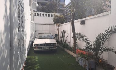 Grace Kelm Arrienda Amplia casa de 6 dorm 4 baños 308m2 estacionamiento, en Providencia.