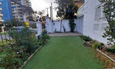 Grace Kelm Arrienda Amplia casa de 6 dorm 4 baños 308m2 estacionamiento, en Providencia.