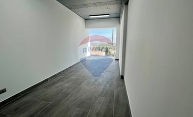 Oficina en Arriendo Chicureo