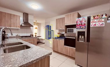 CASA EN CONDOMINIO EN ALTO MACUL 5D4B PISCINA