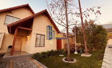 CASA EN CONDOMINIO EN ALTO MACUL 5D4B PISCINA