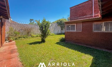 Casa de 5 ambientes en Barrio Alfar sobre lote de 845 m2
