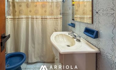 Casa de 5 ambientes en Barrio Alfar sobre lote de 845 m2