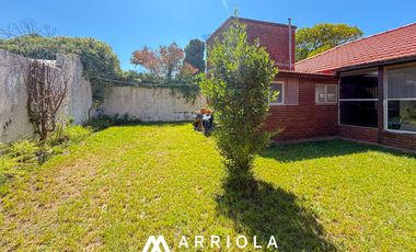 Casa de 5 ambientes en Barrio Alfar sobre lote de 845 m2