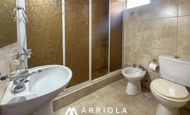 Casa de 5 ambientes en Barrio Alfar sobre lote de 845 m2