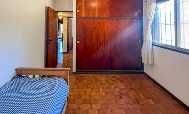 Casa de 5 ambientes en Barrio Alfar sobre lote de 845 m2